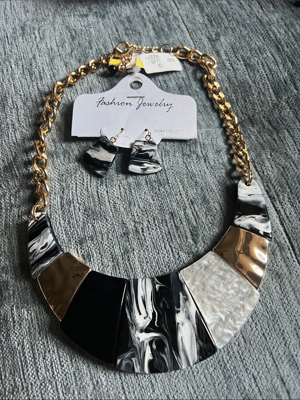 Fashion Jewelry Black, White & Gold Marbled Statement Necklace with Earrings